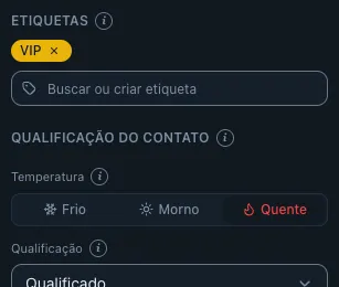 Seção Etiquetas do painel de detalhes com o seletor 'Adicionar etiqueta' aberto, o texto 'orç' digitado, a opção existente 'Orçamento enviado' destacada e a opção 'Criar “orç”' abaixo