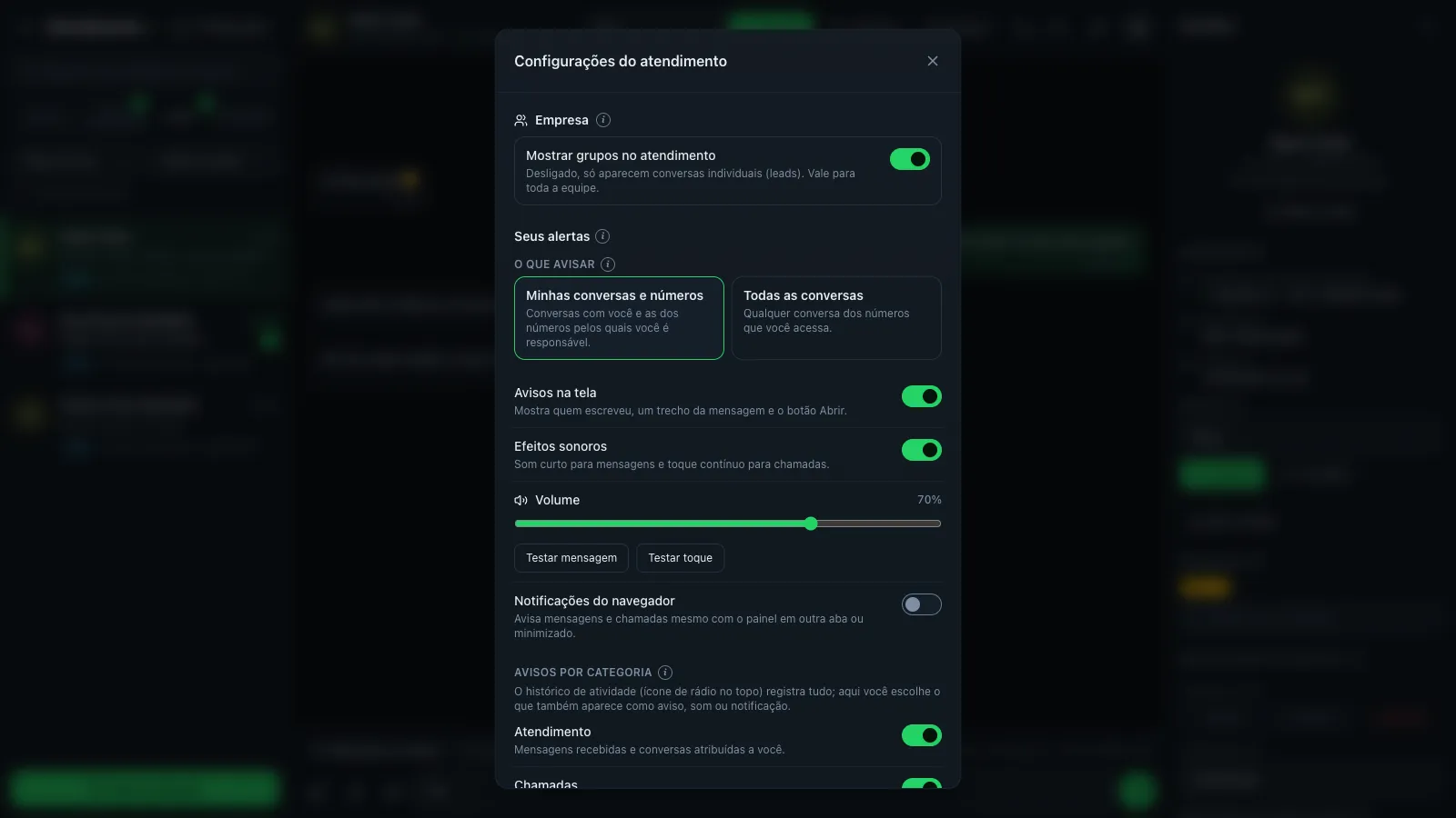 Modal 'Configurações do atendimento' aberto sobre o Atendimento, com a seção Empresa e o interruptor 'Mostrar grupos no atendimento' ligado, e a seção 'Seus alertas' com as opções 'Minhas conversas e números' e 'Todas as conversas' e os interruptores Avisos na tela, Efeitos sonoros e Notificações do navegador
