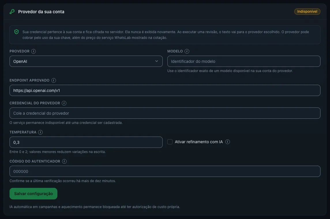 Cartão Provedor da sua conta em /ai com selo Indisponível, Provedor 'OpenAI', campos Modelo, Endpoint aprovado, Credencial do provedor, Temperatura 0,3, a opção Ativar refinamento com IA, Código do autenticador e o botão Salvar configuração, todos com ícones 'i'