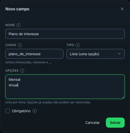 Janela 'Novo campo' na aba Campos personalizados com Nome 'Plano de interesse', Chave 'plano_de_interesse' preenchida automaticamente, Tipo 'Lista (uma opção)' e Opções 'Mensal', 'Anual' uma por linha; caixa 'Obrigatório' desmarcada.